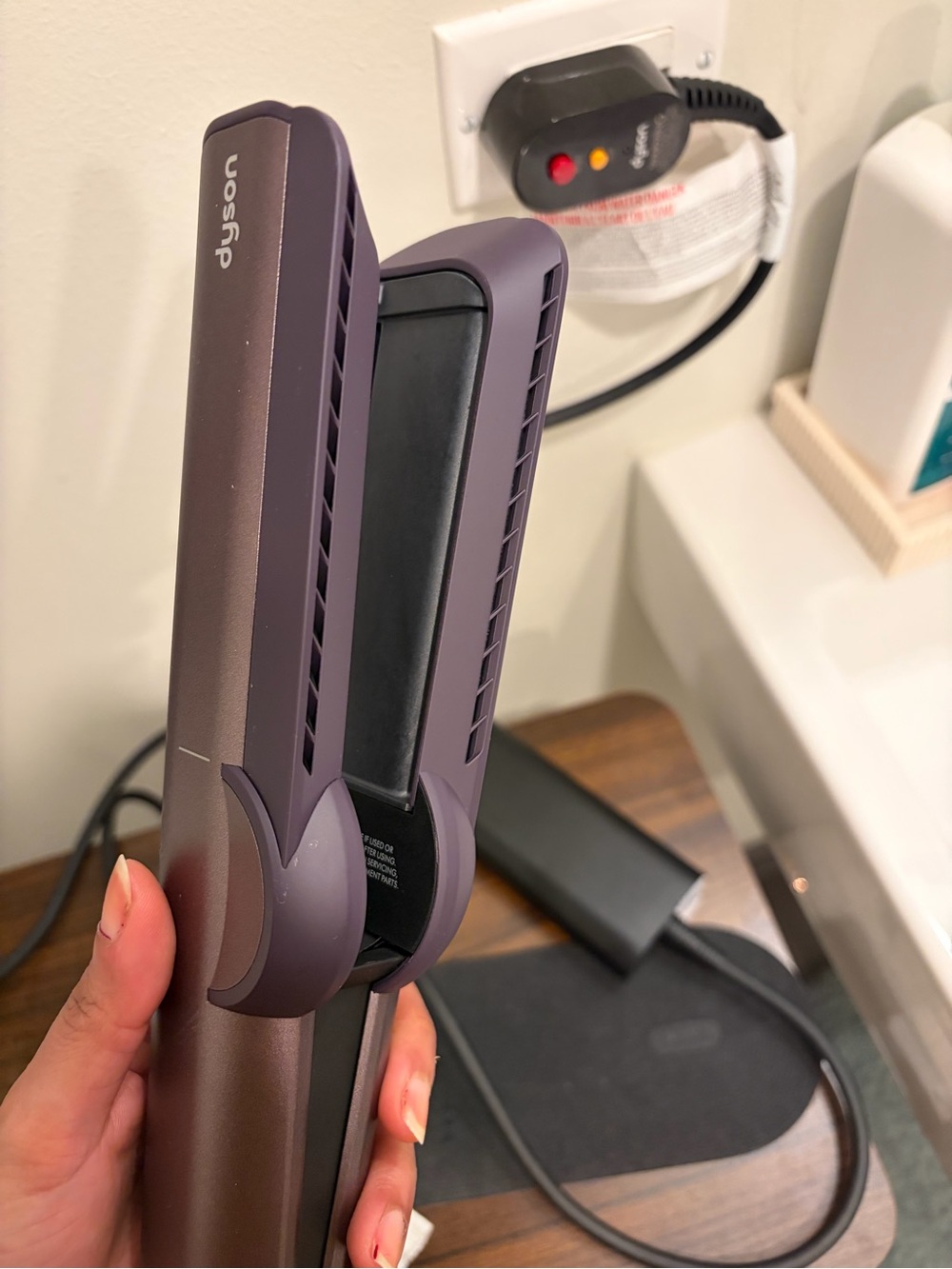 Dyson purple and pink hair straightener - Picture 5 of 7